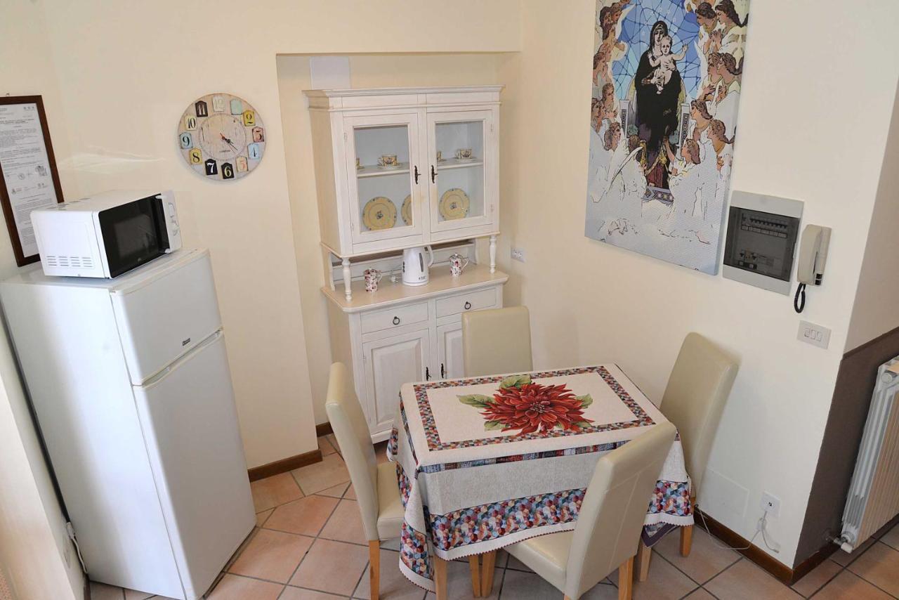 Camere Paolo Assisi Luaran gambar