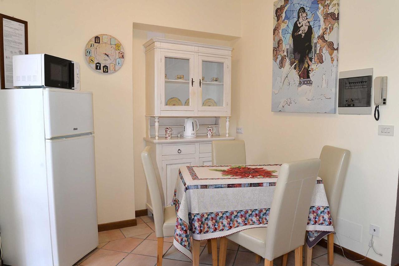 Camere Paolo Assisi Luaran gambar