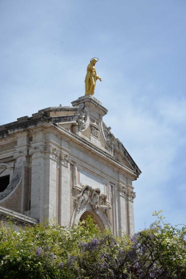 Camere Paolo Assisi Luaran gambar