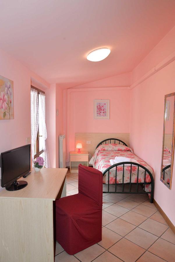 Camere Paolo Assisi Luaran gambar