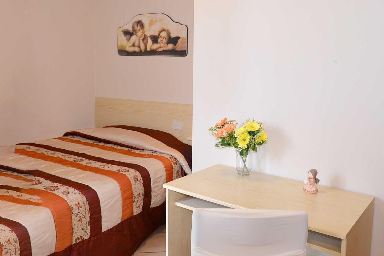 Camere Paolo Assisi Luaran gambar