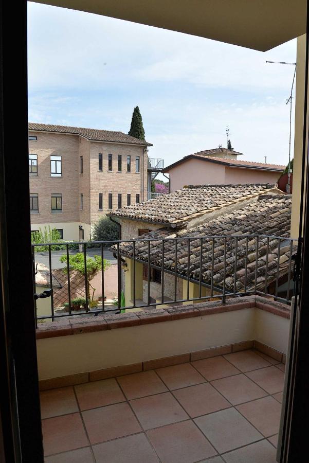 Camere Paolo Assisi Luaran gambar