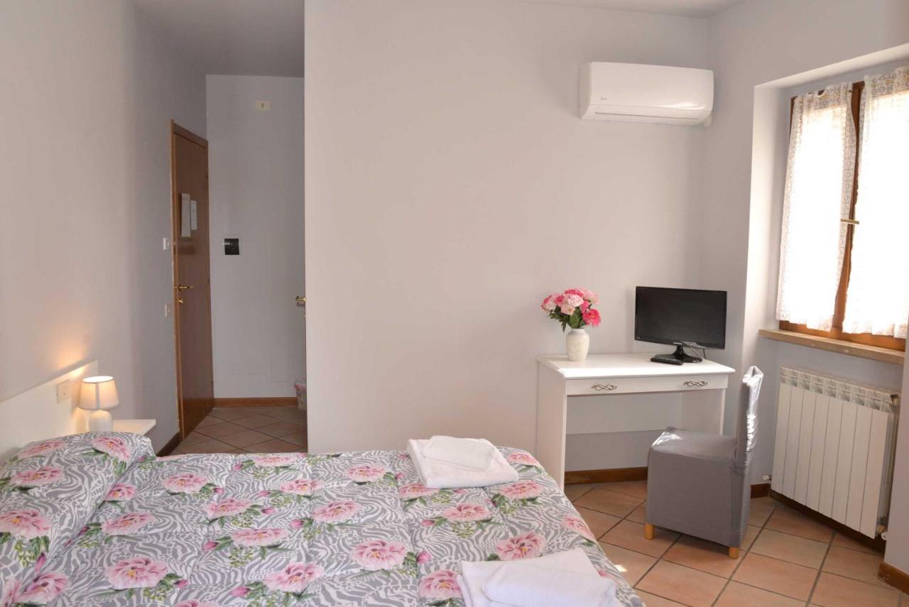 Camere Paolo Assisi Luaran gambar
